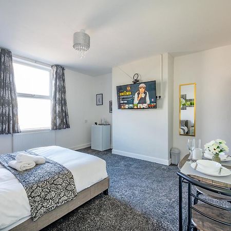 *Rc246*For Your Relaxed & Cosy Stay + Free Parking Лийдс Екстериор снимка