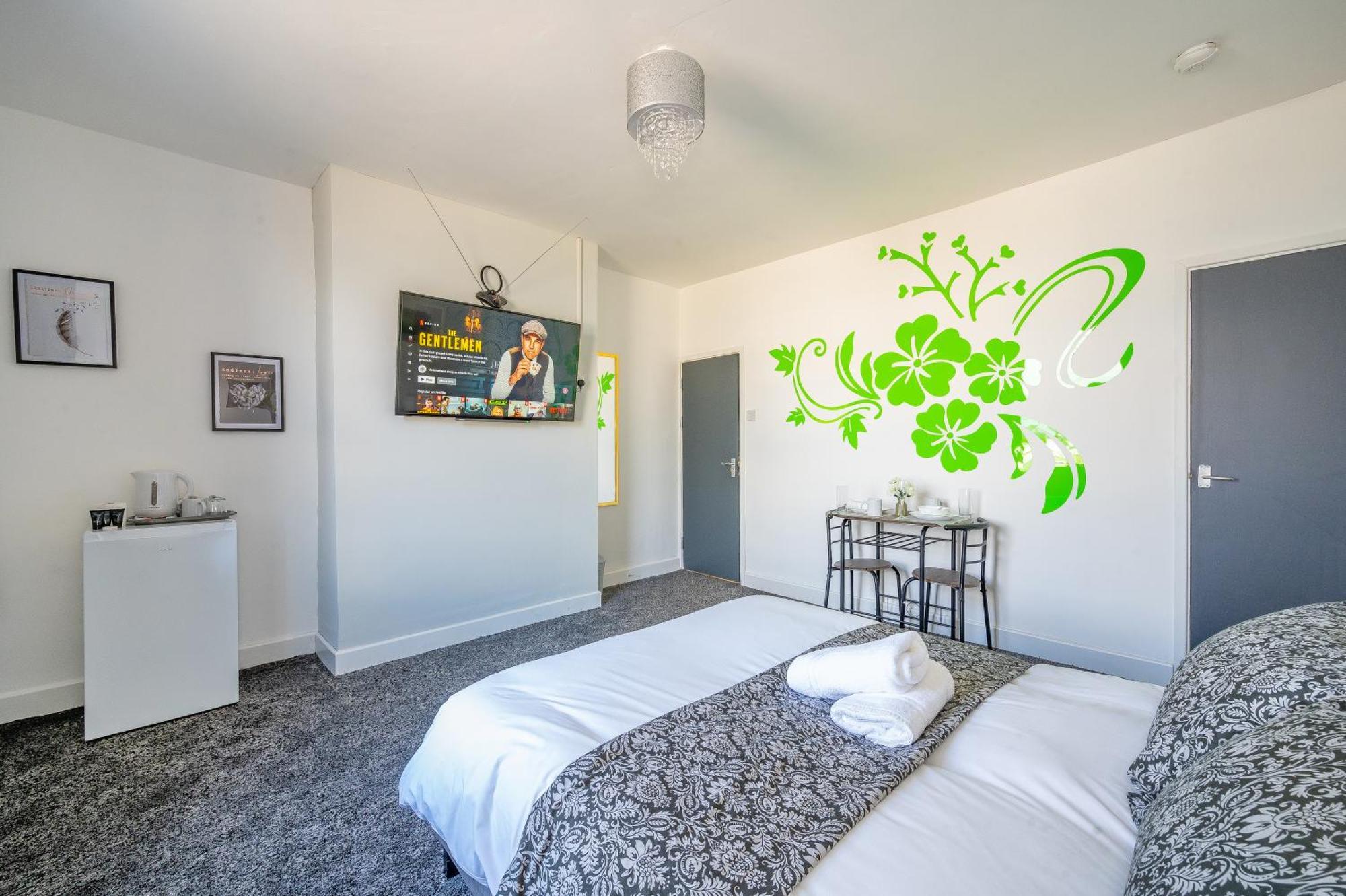 *Rc246*For Your Relaxed & Cosy Stay + Free Parking Лийдс Екстериор снимка